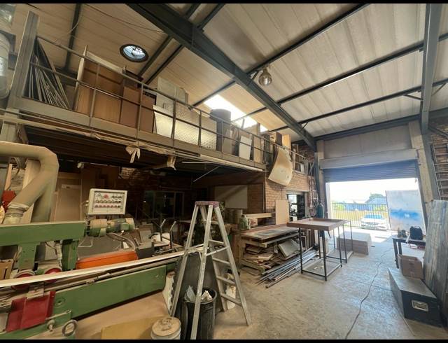 685M² WAREHOUSE FOR SALE IN LASER PARK